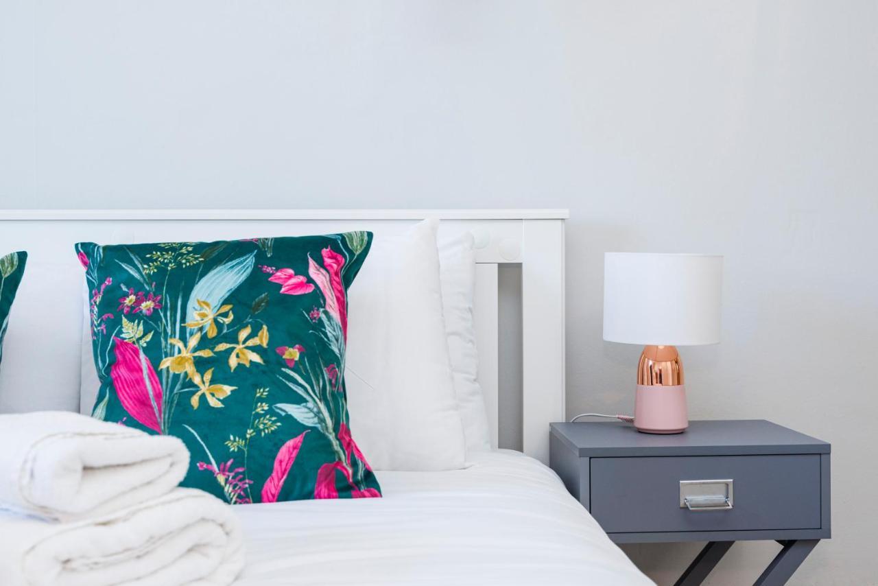 Welcomestay Colliers Wood Two Bed Apartment - Home Away From Home Лондон Экстерьер фото